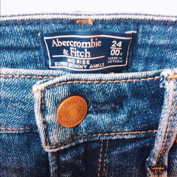 A&F dark wash skinny jeans still has tags! :) - Picture 4 of 4